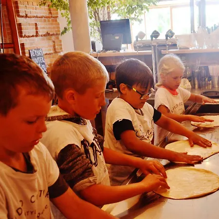 Bejby בית הארחה טורנוב